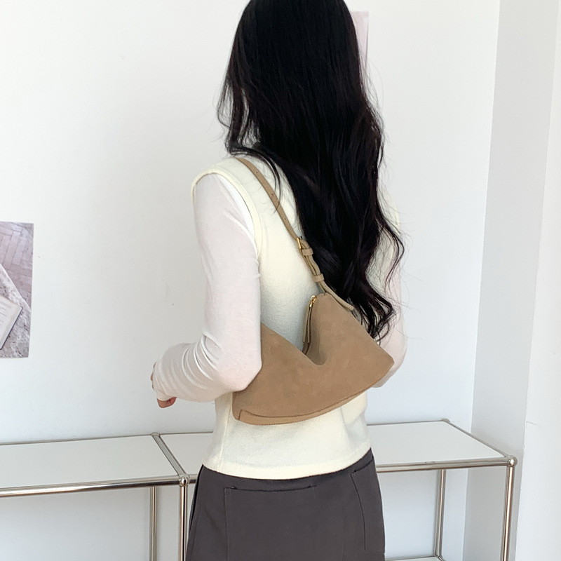 New autumn and winter cross-border top-grain suede cowhide underarm bag, fashionable commuter shoulder bag, vintage high-end crossbody bag New autumn and winter cross-border top-grain suede cowhide underarm bag, fashionable commuter shoulder bag, vintage high-end crossbody bag