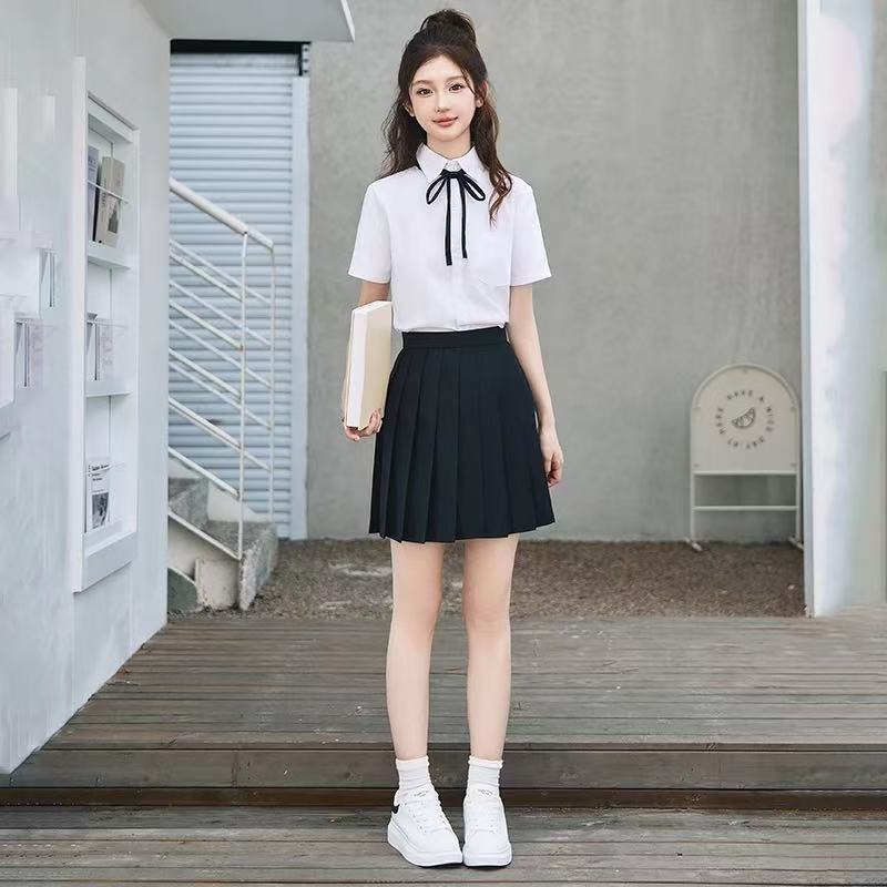 여성용 반팔 + 주름 스커트 + 블랙 윈드 차임 나비 넥타이