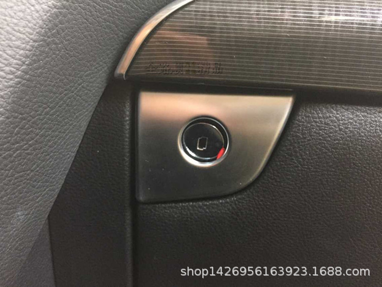 15锐界 内饰 亚铬手套箱饰框 效果2.jpg