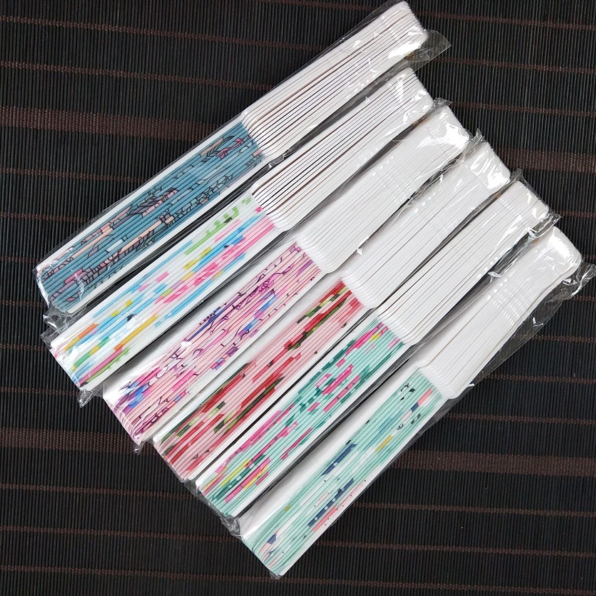 Hay en stock pequeño ventilador de fractura de plástico fresco Flamingo ventilador Oxford paño tema creativo ventilador plegable