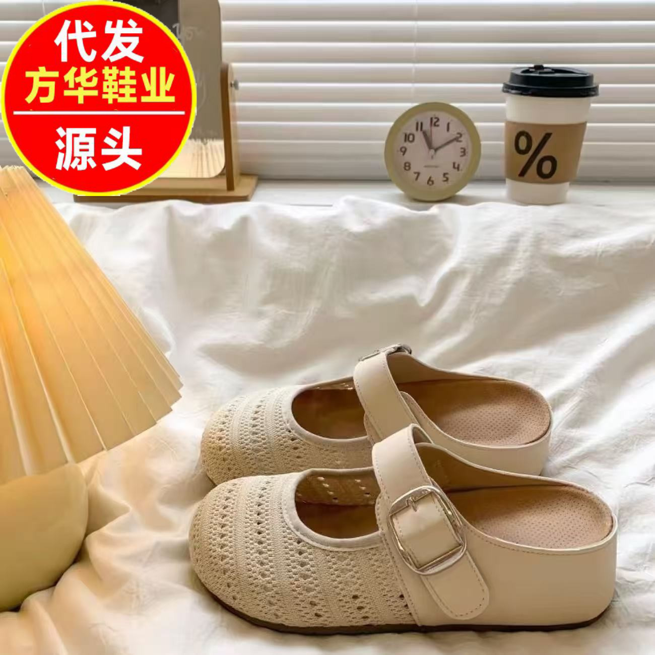 2026 verano nuevas sandalias agujeradas un pedazo de zapatillas frescas Bocken con una base gruesa aumentando la altura de la cabeza de la mitad de zapatillas para mujeres