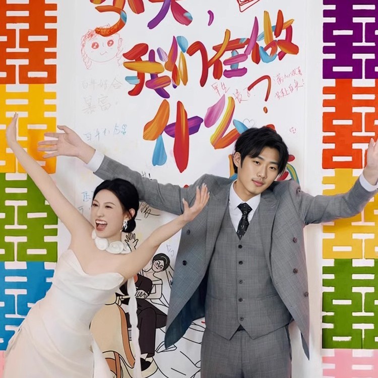 結婚式の吊り下げ布の装飾ドーパミン今日結婚式のドレッシングガウンで写真を撮りました結婚式の部屋の装飾|undefined