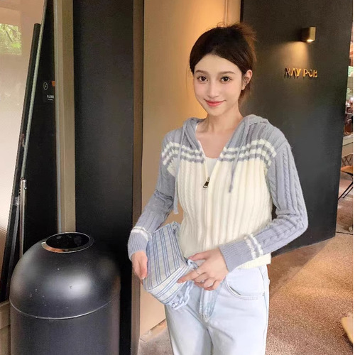 Hooded contrast color Korean version twist zipper knitted early spring coat cardigan women's new slim short top trend