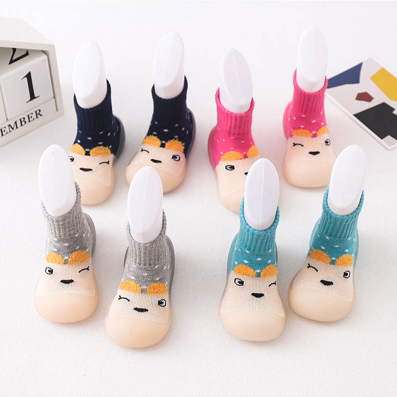 Wholesale Autumn and Winter Soft Rubber Sole Shoes Socks Non-Slip Floor Fashion Wink Print Baby Socks