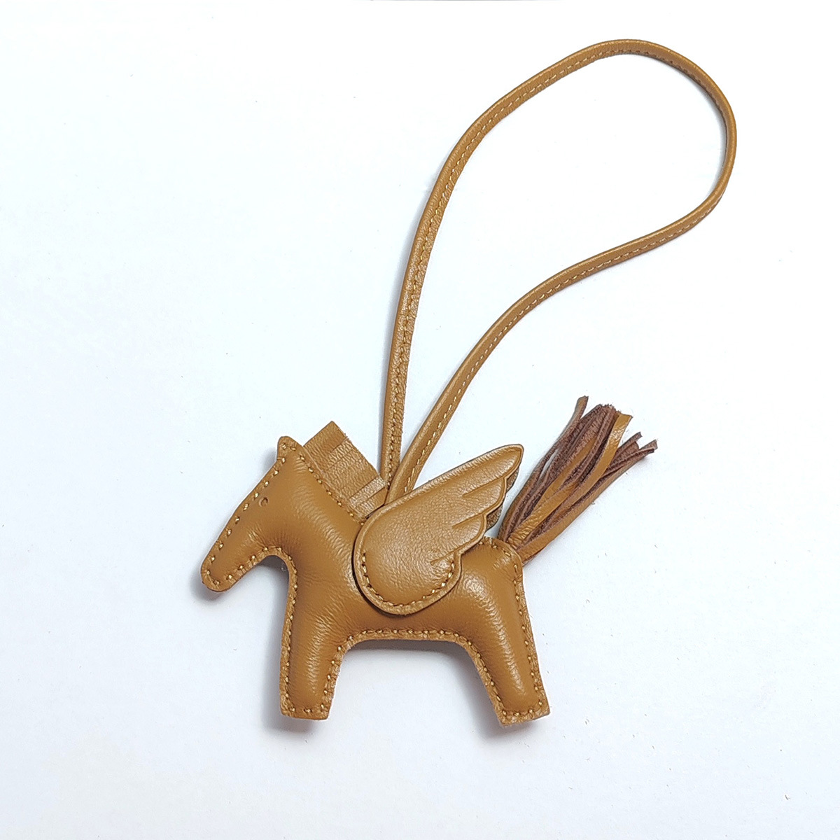 Cute Angel Little Pegasus Colgante Pit Edition H Home Colgante de bolso de caballo cosido a mano Colgante de cuero de oveja Llavero Colgante