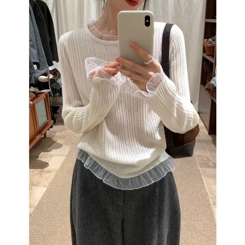 Korean-Style White Lace Spliced Long-Sleeved Knit Top for Women, Autumn and Winter, with a Stunning Design, Perfect as an Inner Layer or a Beautiful Top