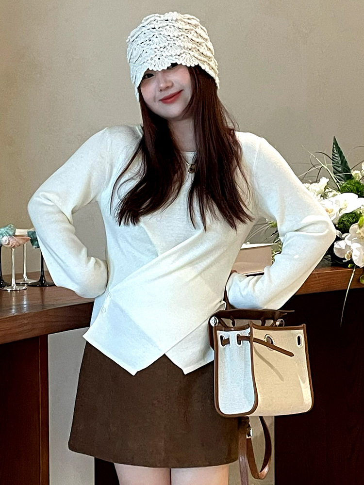 Plate-size women's wear design sense irregular slit top 2025 autumn plump girl casual and elegant knitted sweater for women 23209