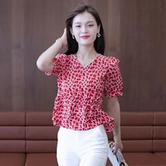 砕花シフォン半袖シャツ女性2025夏の新しいしわが腰を覆って腹を覆うデザイン感のある上着