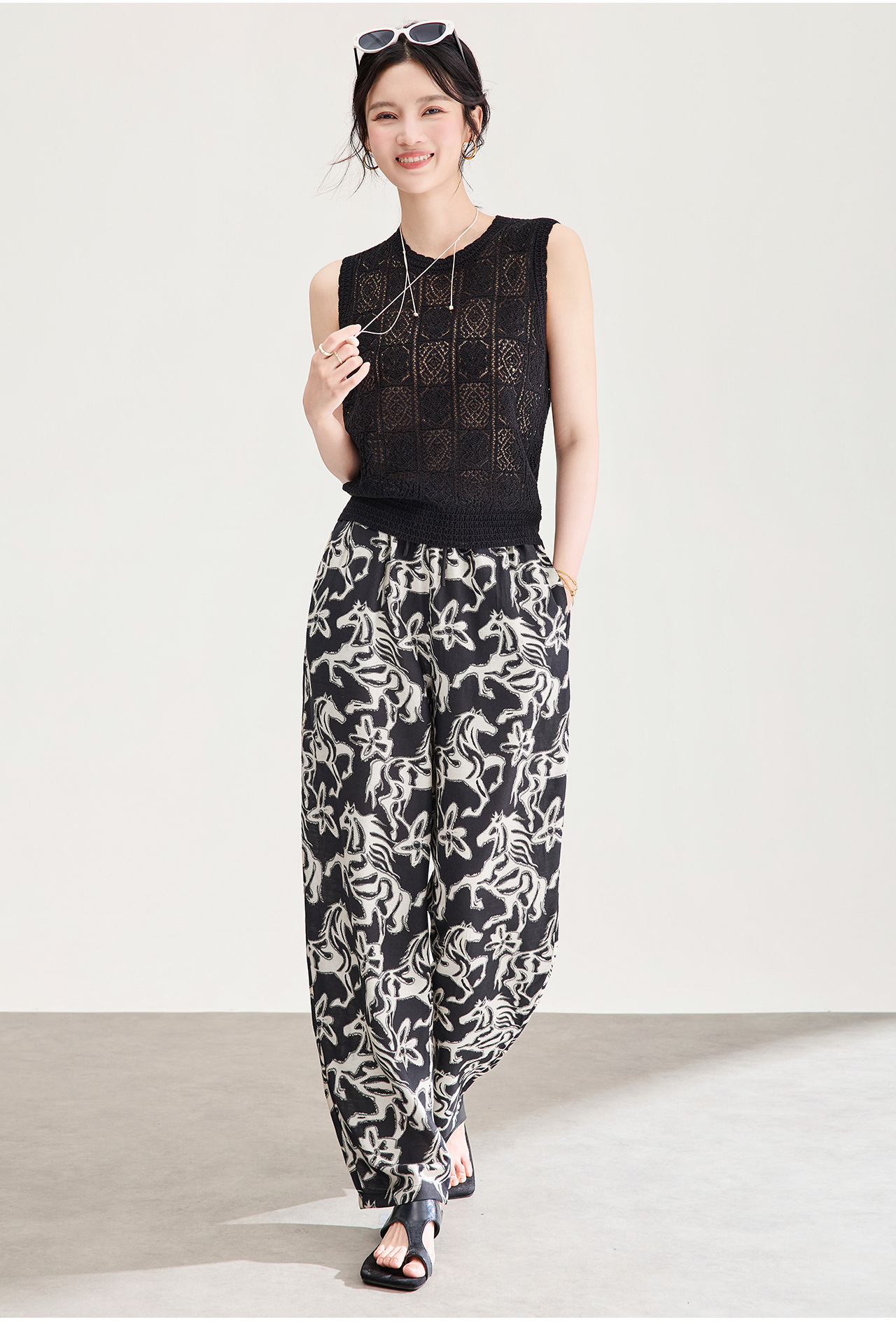 Quần culottes nữ ống rộng in họa tiết vintage, chất liệu cotton pha lanh mềm mại — màu đen chi tiết 2