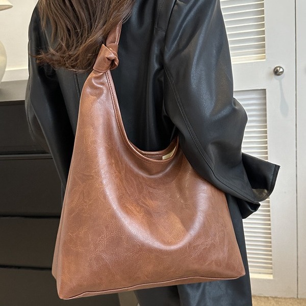 Nuevo estilo japonés y coreano relajado bolso de cuero suave debajo de las axilas, bolso de mano de gran capacidad, nicho simple bolso de hombro