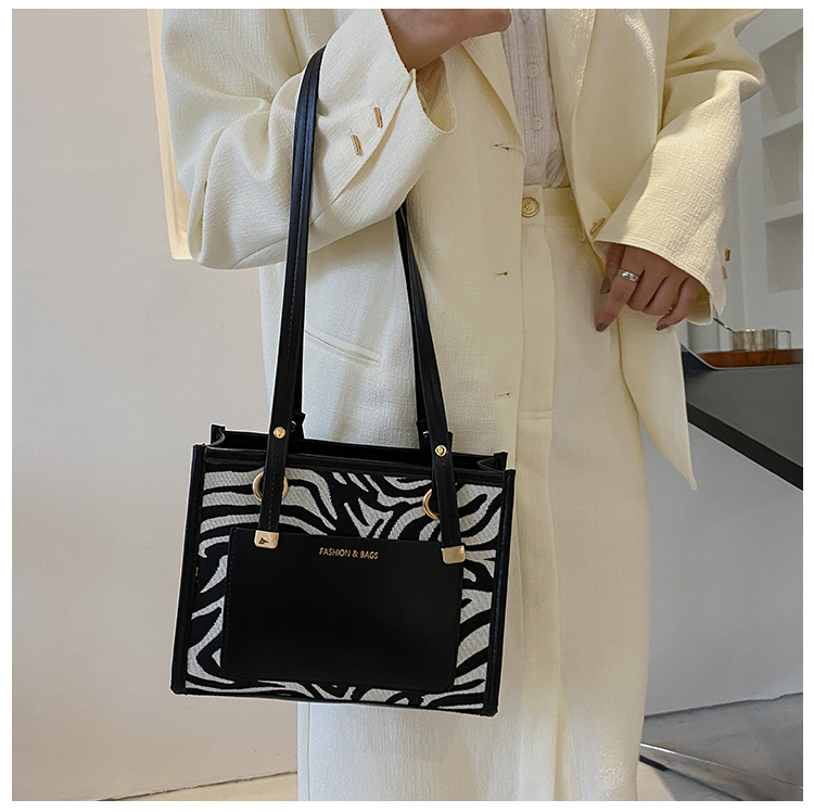 New Fashion One-shoulder Underarm Bag Plaid One-shoulder Tote Handbags display picture 9