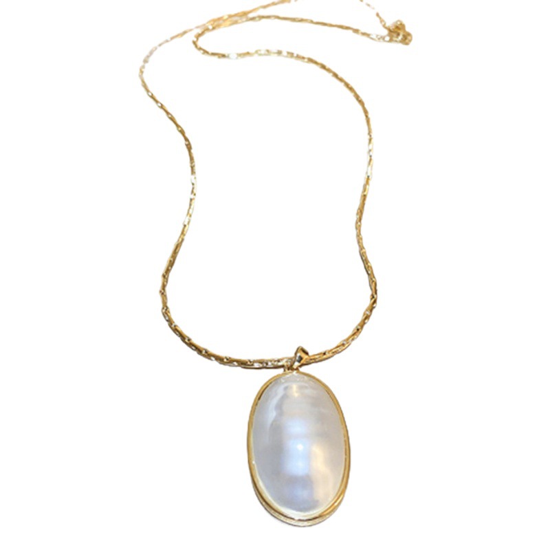 High-grade Real Gold Electroplated Oval Pearl Necklace French Fashion New Entry Luxury Atmospheric Clavicle Chain Fashion Necklace
