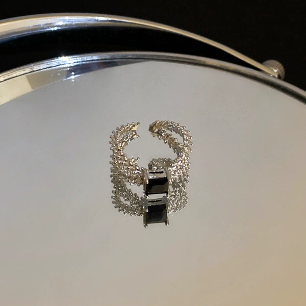 Black ring