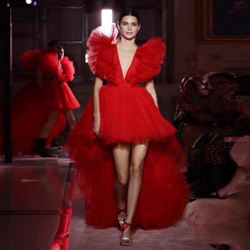 Nuevo desfile europeo y americano de moda profunda V-collar delantero corto trasero vestido de ping-pong largo fiesta de cumpleaños presidió el piano