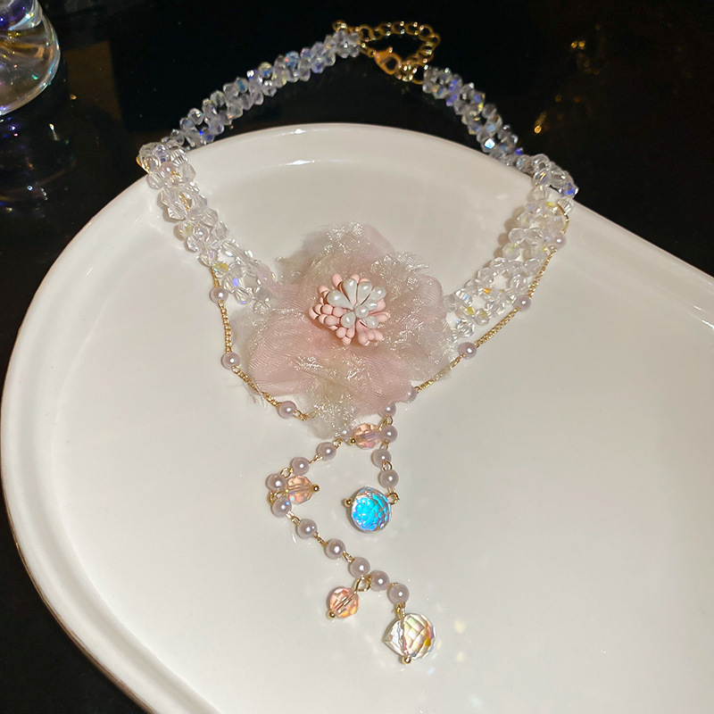 Collar de diamantes con incrustaciones de perlas de flores de tela, collar de diseño fresco y dulce, collar de alta gama de nicho Mori al por mayor