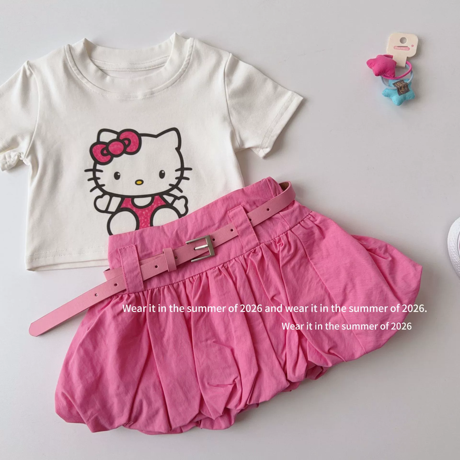 Summer T-shirt with a round collar