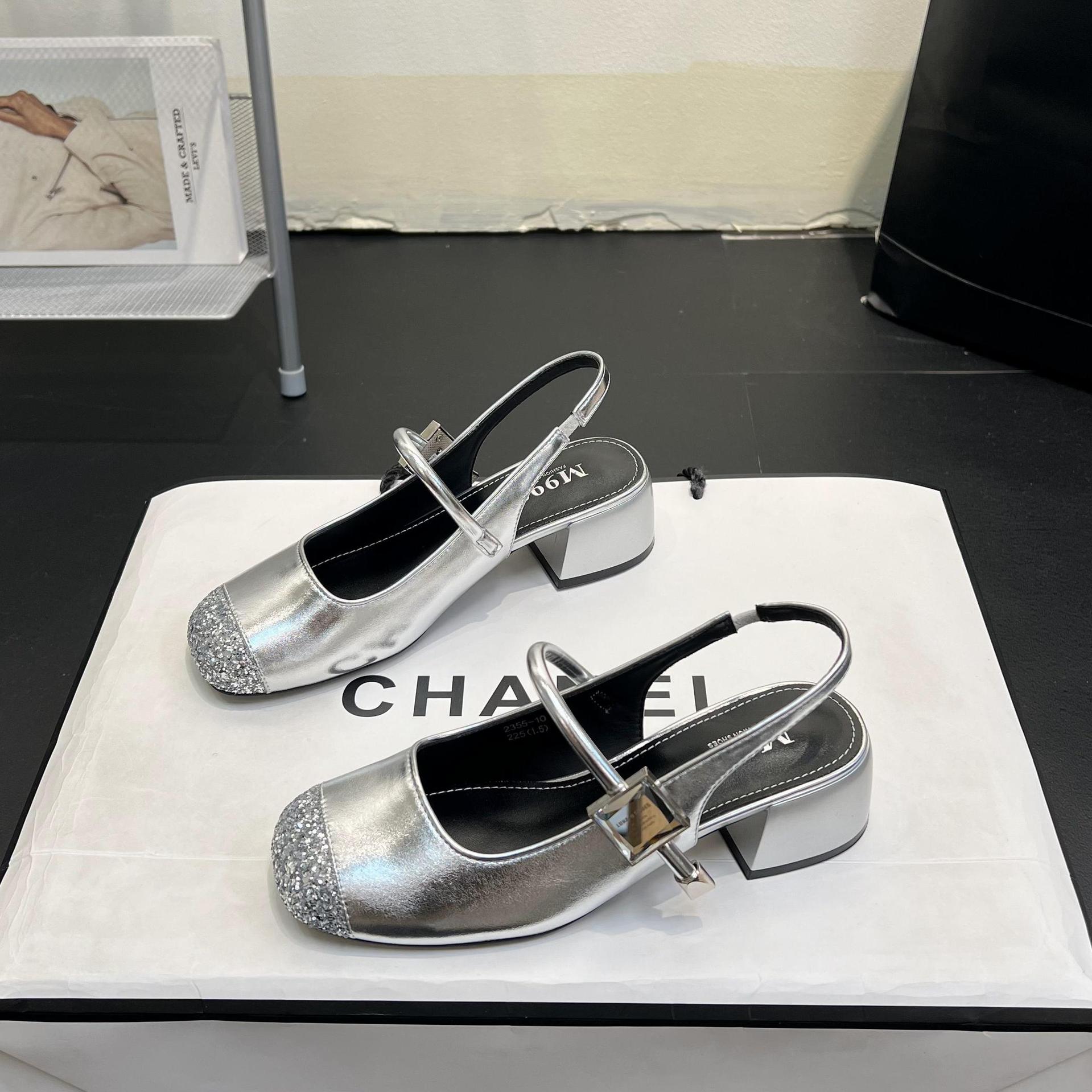 Romantic and delicate summer slippers with hidden heel with…