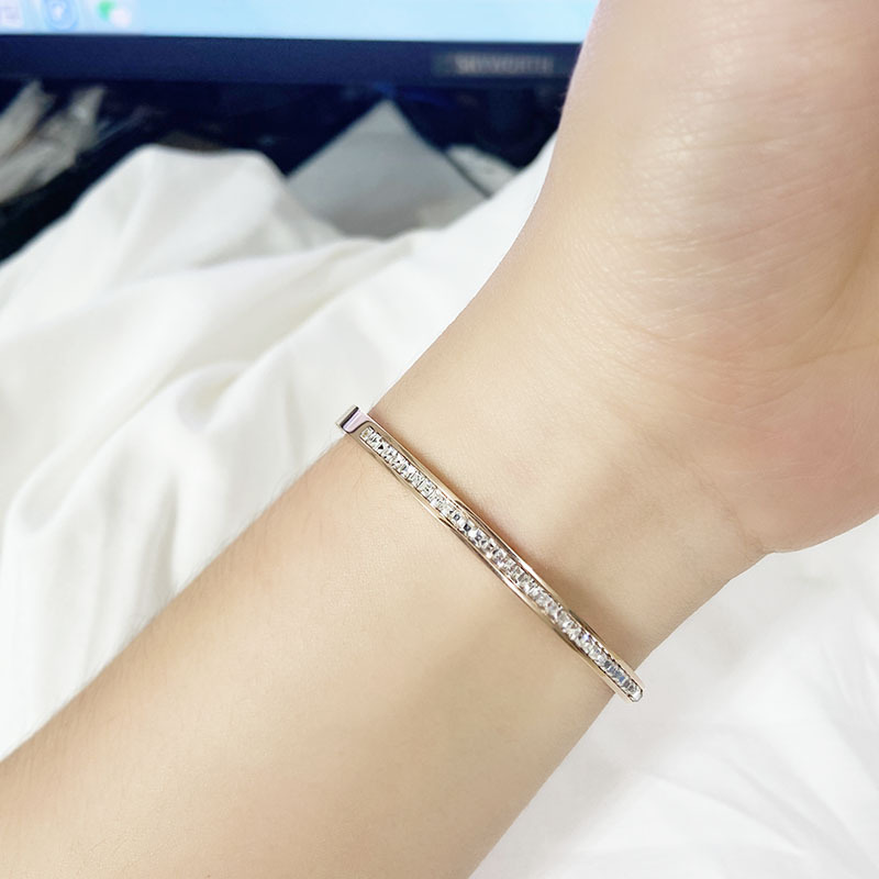 Daily Occasion Titanium Steel Material Solid Color Pattern Simple Style Solid Color Titanium Steel Inlay Zircon Bangle