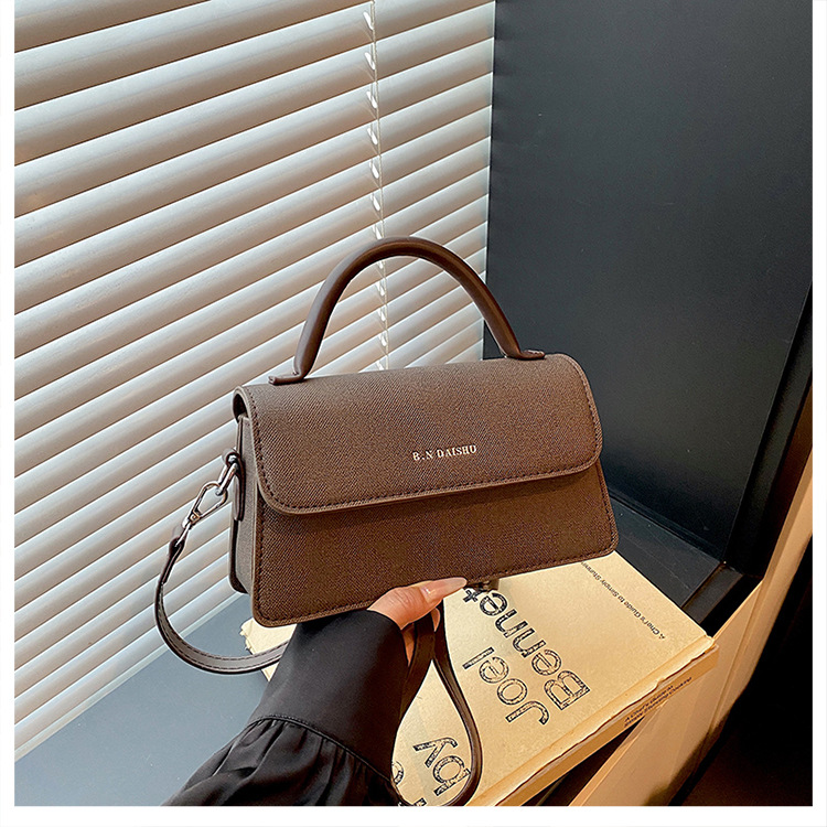 Super nicho coreano de color sólido bolso pequeño 2026 nueva moda femenina verano temperamento simple mochila de hombro