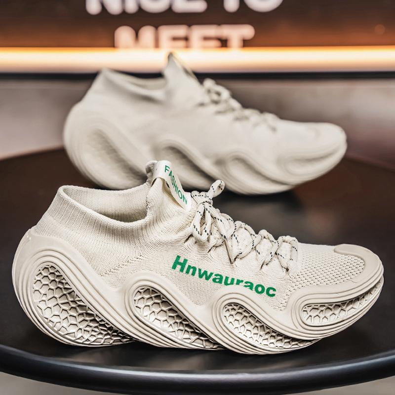 Verano nuevo estilo transpirable antideslizante zapatos de tejido volador calcetines cómodos zapatos deportivos transpirables simples de suela gruesa de corte bajo todo fósforo para hombres