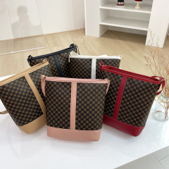 Fashionable Color-blocked Small Bag 2023 New Women's Handbag Casual Shoulder Crossbody Bag Retro Print Bucket Bag