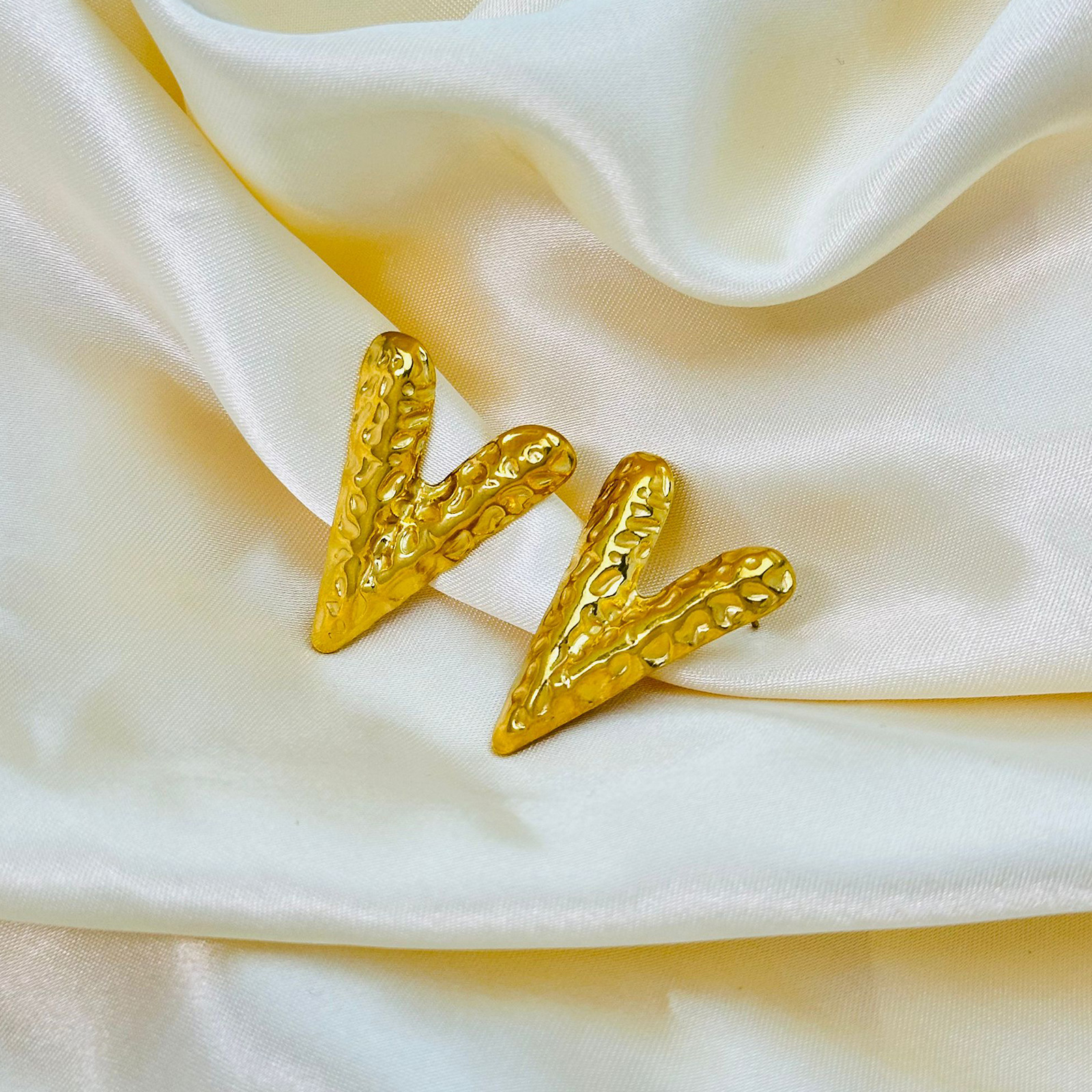 Pendientes de acero inoxidable a rayas cuadradas de tendencia de alta gama transfronteriza europea y americana Pendientes de 18K de lujo ligero para mujer al por mayor