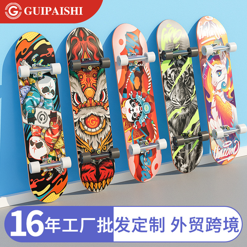 Guipaisi Manufacturer Wholesale Youth Children's Skateboard Maple Beginner Universal Flash Four-Wheel Double Rocker for Street Use