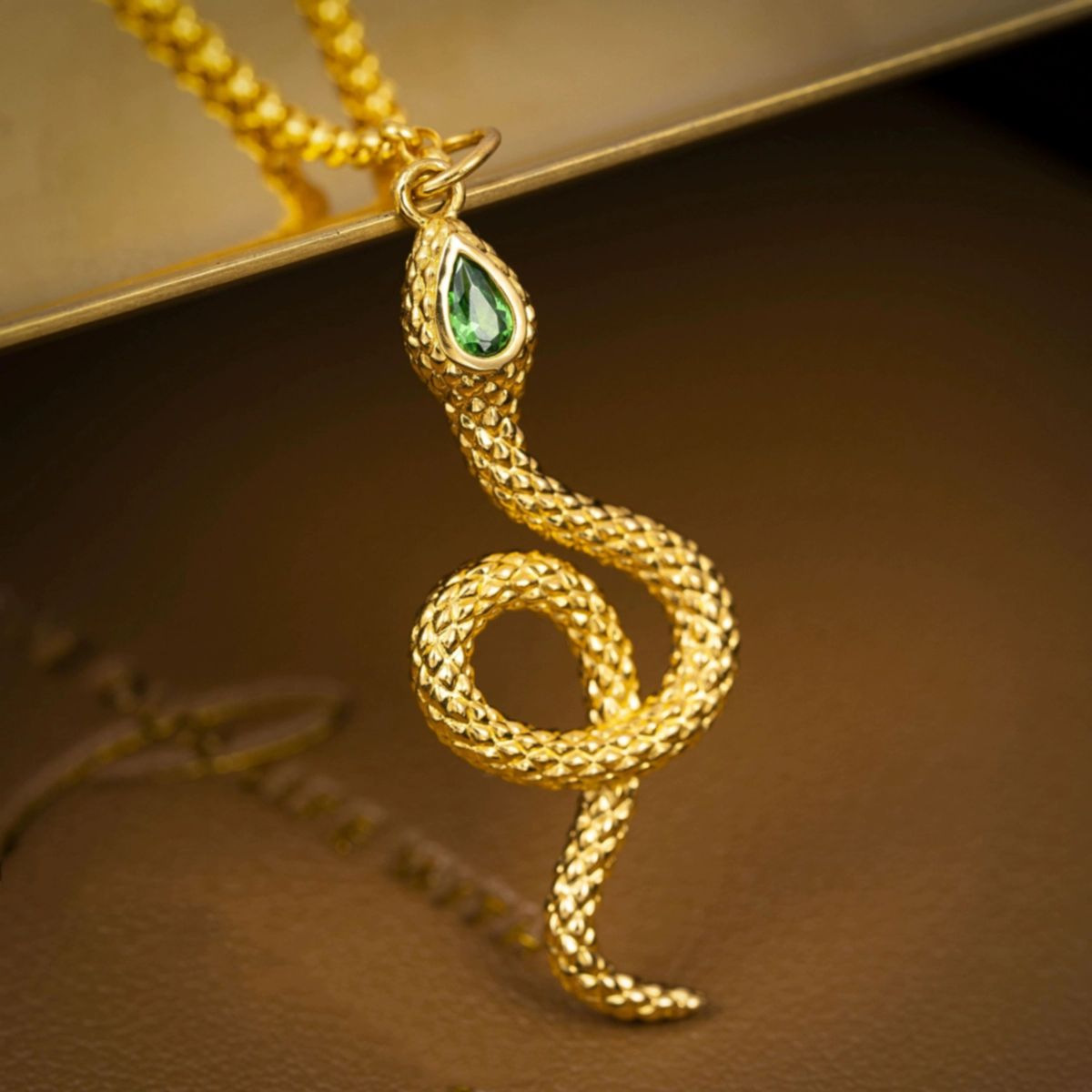 18k金卷蛇吊坠au750生肖灵蛇镶钻轻奢小众项链日常通勤百搭锁骨链