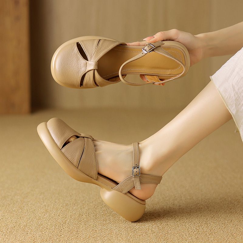 Sandal nữ bít mũi quai ngang da cừu đế dày — Màu trắng be