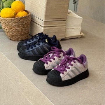 Children's sneakers