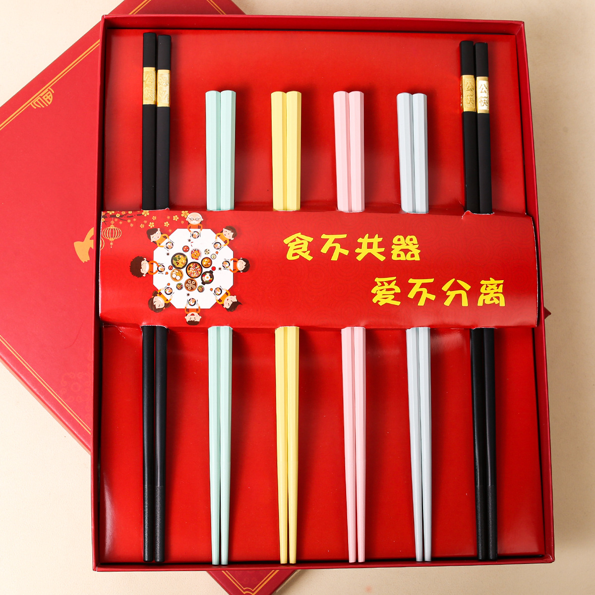 Nueva apertura rojo creativo palillos regalo traje nacional moda rojo ocho pares de palillos de aleación regalo en stock venta al por mayor