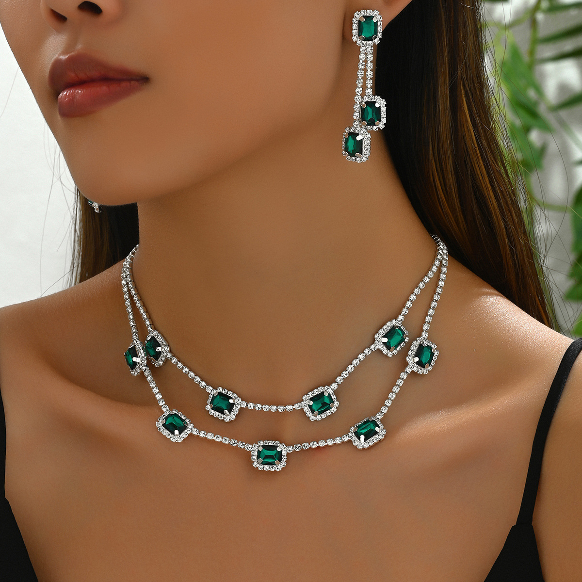 Set di gioielli di lusso collana con diamanti e orecchini smeraldo_voghion.com