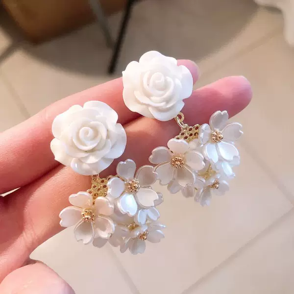 Super fairy camellia pearl petal earrings fashion niche temperament earrings 2024 new handmade earrings for women