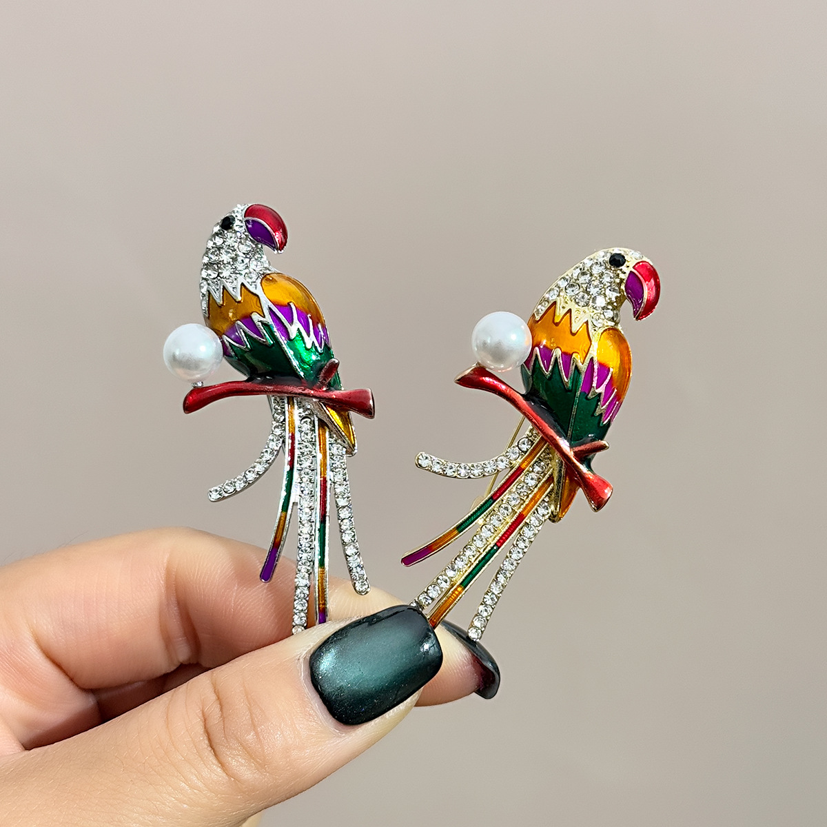 New simulation parrot brooch fashion luxury enamel pearl bird collar pin personality accessories corsage women