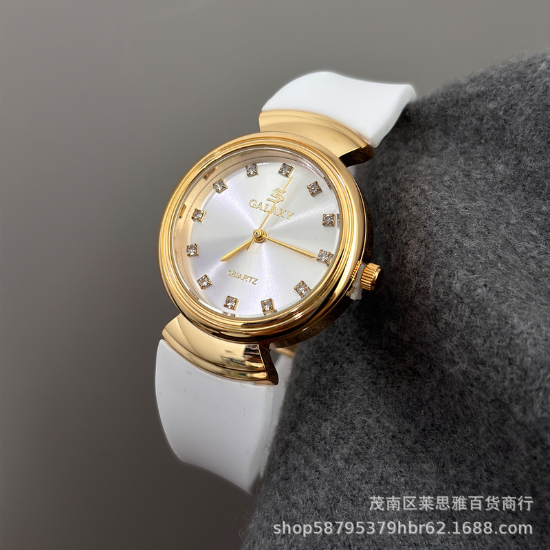 Galaxy Diamond-Encrusted Gold Plate Women's Quartz Watch, Simple and Luxurious Silicone Strap Watch, Versatile for Business and Commuting Galaxy Diamond-Encrusted Gold Plate Women's Quartz Watch, Simple and Luxurious Silicone Strap Watch, Versatile for Business and Commuting