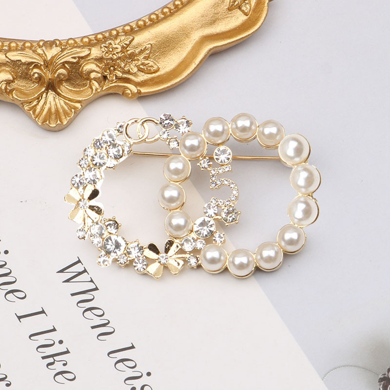 European and American French Retro High-end Pearl Brooch Women's Small Fragrance Fashion Stylish Anti-exposure Suit Accessories Pin Trend
