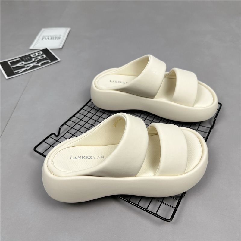 Tykksålede skinnsandaler og tøfler for kvinner 2023 sommer ny mote ett-ords all-match myk bunn casual sklisikre yttertøysandaler_voghion.com