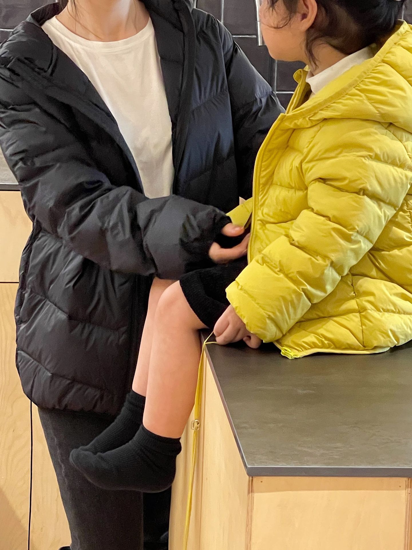 2023 Otoño e Invierno padre-hijo 90 pato blanco abajo estilo coreano ligero abajo chaqueta niños infantil con capucha abajo chaqueta