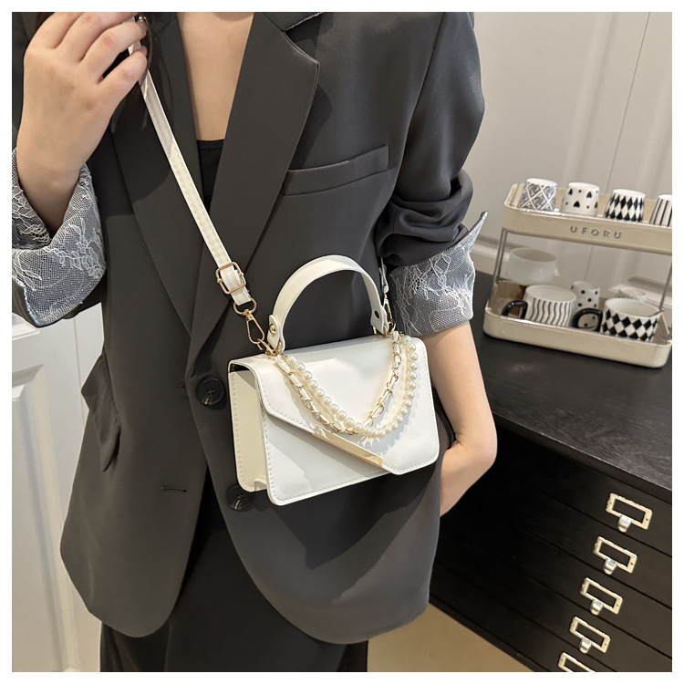 360g Weight Magnetic Buckle Closure Type Single Shoulder Strap Strap Type Shoulder Bag Bags Type Casual, Daily Occasion Pu Leather Material Solid Color Pattern All Seasons Season Women's Gender Elegant, Streetwear Style Square Shape Women's Pu Leather Solid Color Elegant Streetwear Square Magnetic Buckle Shoulder Bag 2