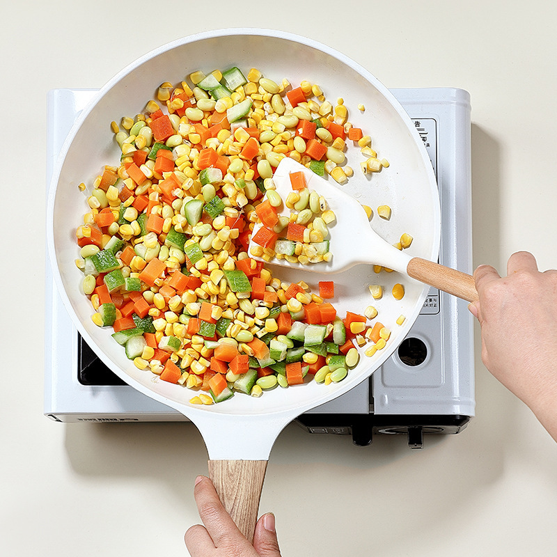 メーカーの現物は鍋の木の柄のシリカゲルのシャベルの食品級のシリカゲルのシャベルのスープのスプーンにくっついていません。|undefined