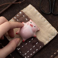 ピンクの汝窯ラードゼリーは平らに横たわっており、魚が泡を吐くことができます。クリエイティブでかわいいティーペットの装飾品は見栄えが良く、国境を越えて特別に供給されます。