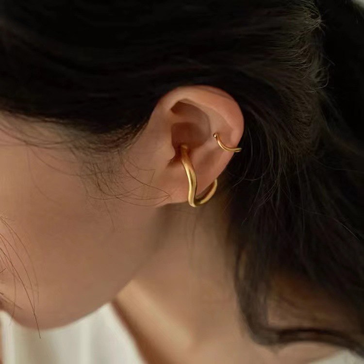 Corea del Sur nicho diseño temperamento simple clip de hueso de oreja pendientes Estilo frío geométrico clip de oreja de metal sin orejas de mujer