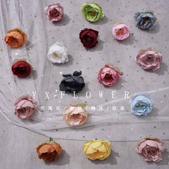 美しい牡丹の絹の花の包みの芯の牡丹の花の頭の花の結婚祝いの装飾の家は造花の人工花を並べます。