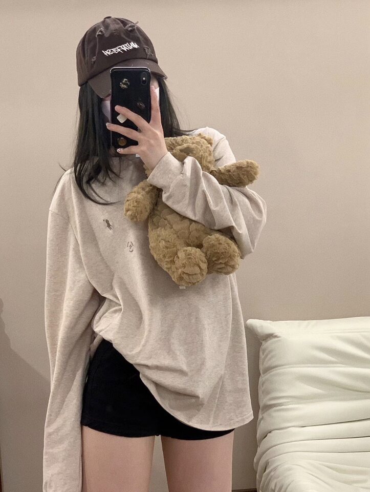 Áo thun tay dài cổ tròn cotton thêu logo ngựa nhỏ, form suông — Màu trắng, Màu xanh navy, Màu yến mạch, Màu đen chi tiết 5