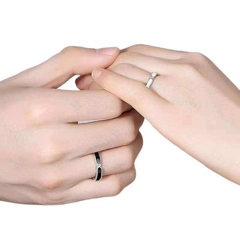 Ins nicho moda apertura pareja anillo femenino diseño popular en blanco y negro anillo de alta gama para hombres y mujeres joyería de mano image 4