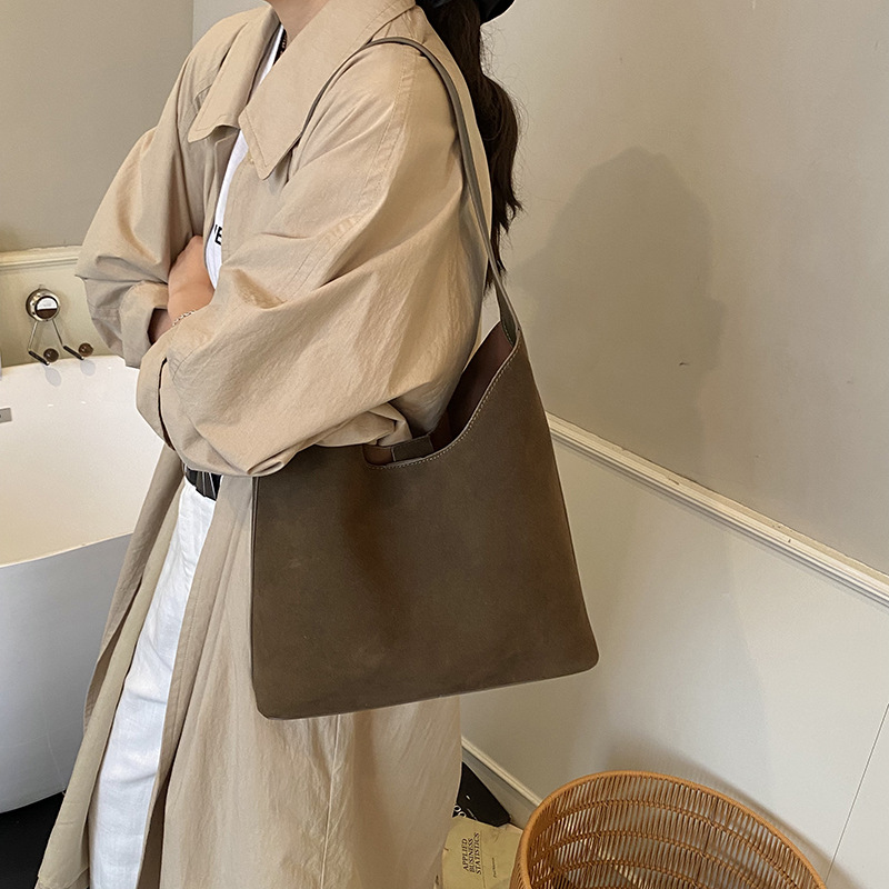 Bolsas de mano retro transfronterizas de mujer texturas bolsas de cubo de agua mujeres otoño y invierno 2025 nuevo mochila esmerizada bolsas de brazo de viaje