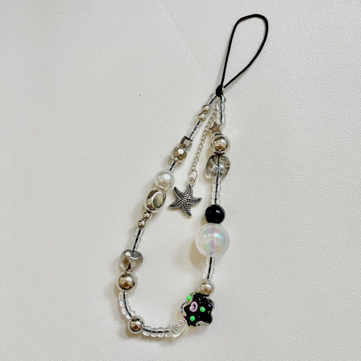 Coreano ins flores dulces y frías pulseras irregulares DIY para todos los casos de teléfonos móviles colgante de corazón de niña colgante