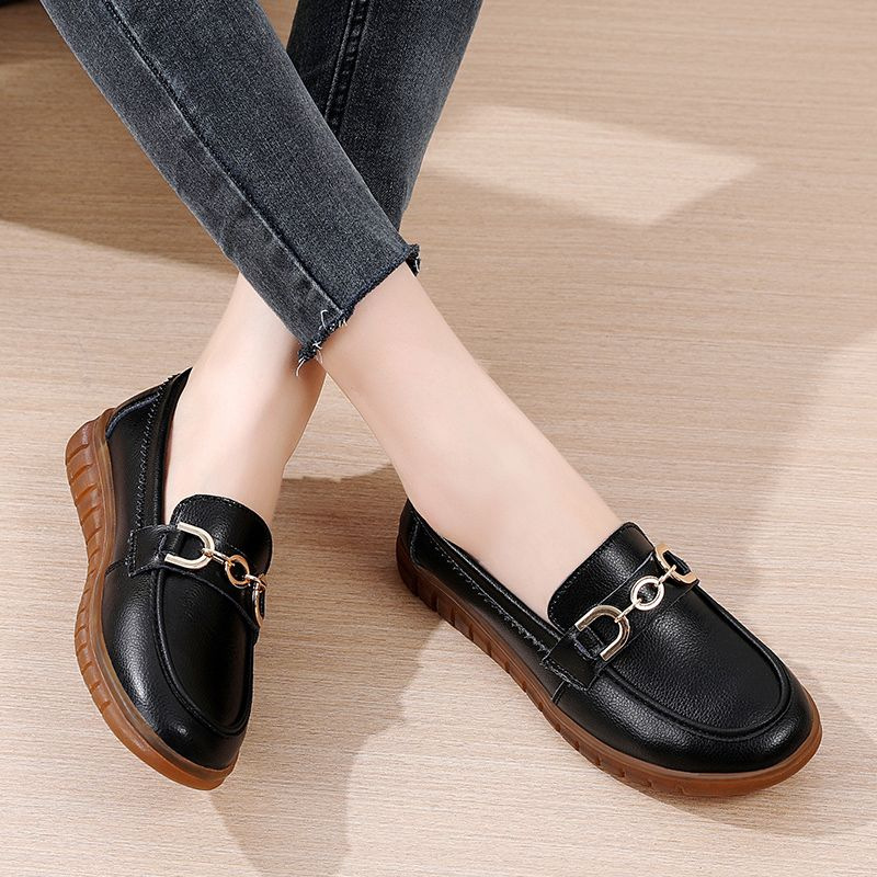 Zapatos de mujer de cuero suave primavera y verano de 2026 nuevos zapatos de estilo único para mujeres, zapatos de madres de mediana edad, zapatos de pedal