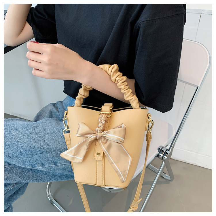 Korean Fashion Large Bow One-shoulder Diagonal Bucket Bag display picture 2