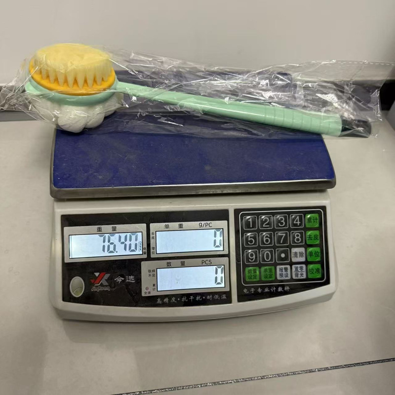 お風呂の神器の入浴剤は長い柄を拭いて、強力な泥をこすります。|undefined
